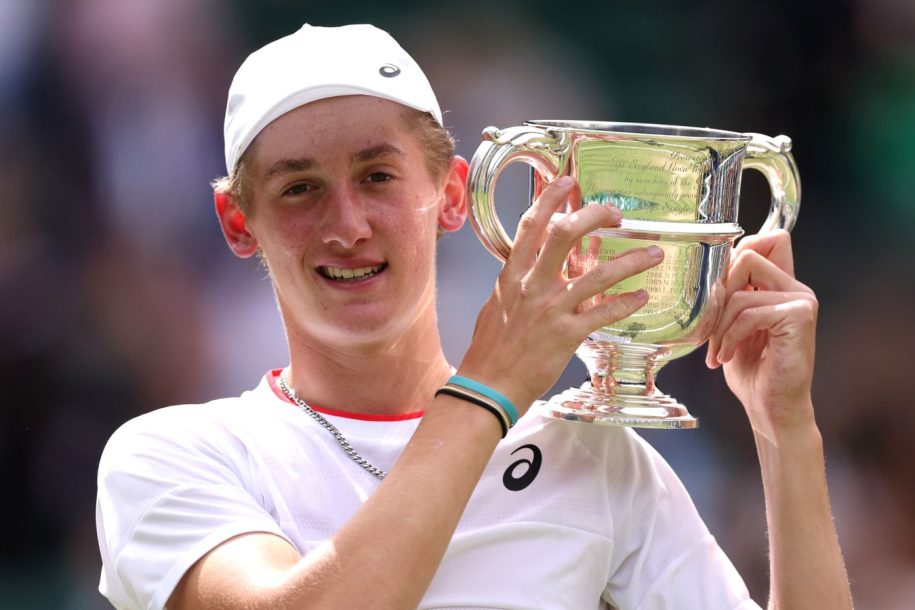 Loughborough Schools Foundation pupil Henry Searle becomes first Brit to win the Boys’ Singles Title at Wimbledon since 1962 featured image