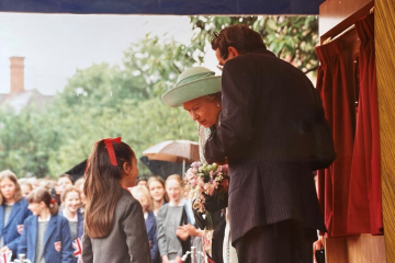 Annabel Sarrafan (FFD 2000, LHS 2007) shares her memories of meeting the Queen featured image